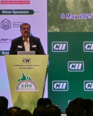 CRO-Naresh Penumetcha receiving the First Prize